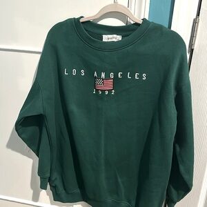 Adorable Green crewneck from Graffiti - size Medium